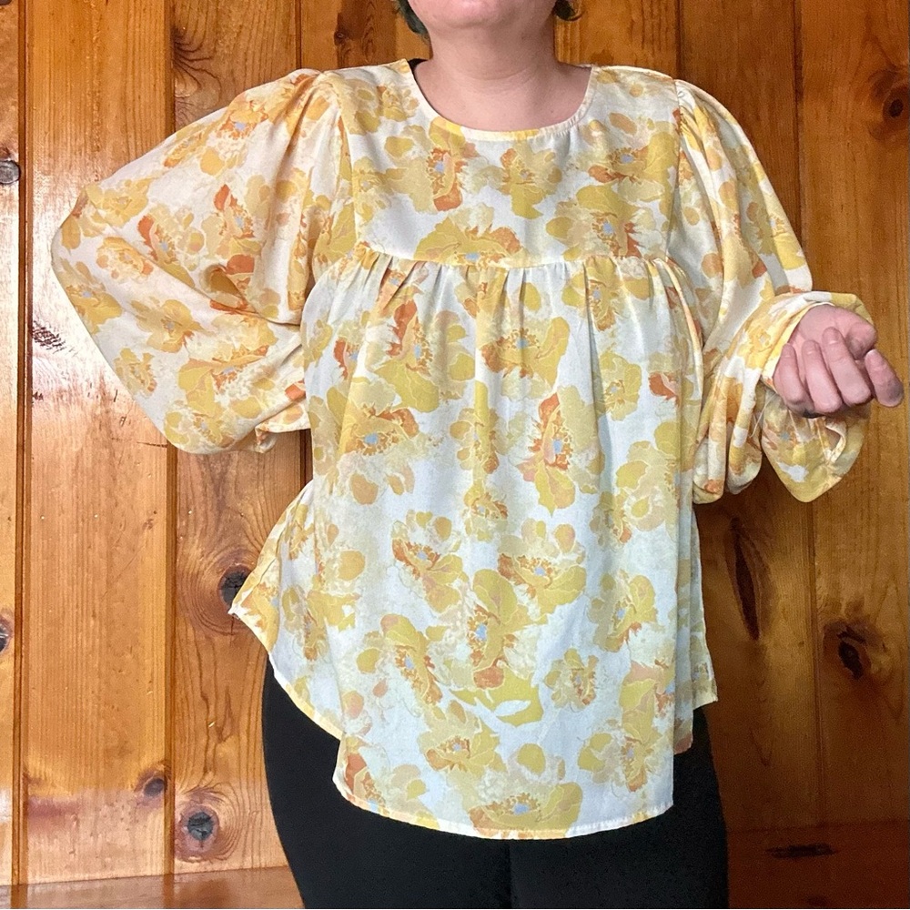 Flying Tomato Floral Top